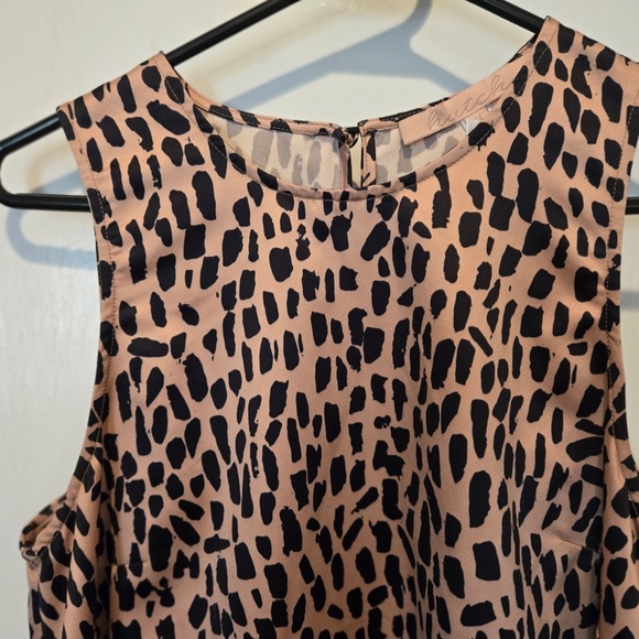 Anthropologie Asymmetrical Sleeveless Animal Print Blouse - Size Medium - Picture 4 of 7